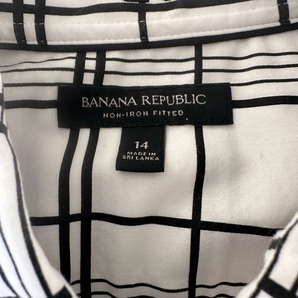 Banana Republic size 14 black & white plaid button up shirt. - Picture 3 of 4